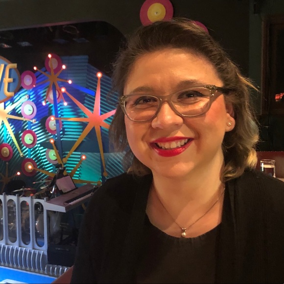 Meet your Posher, Daina - Picture 1 of 1